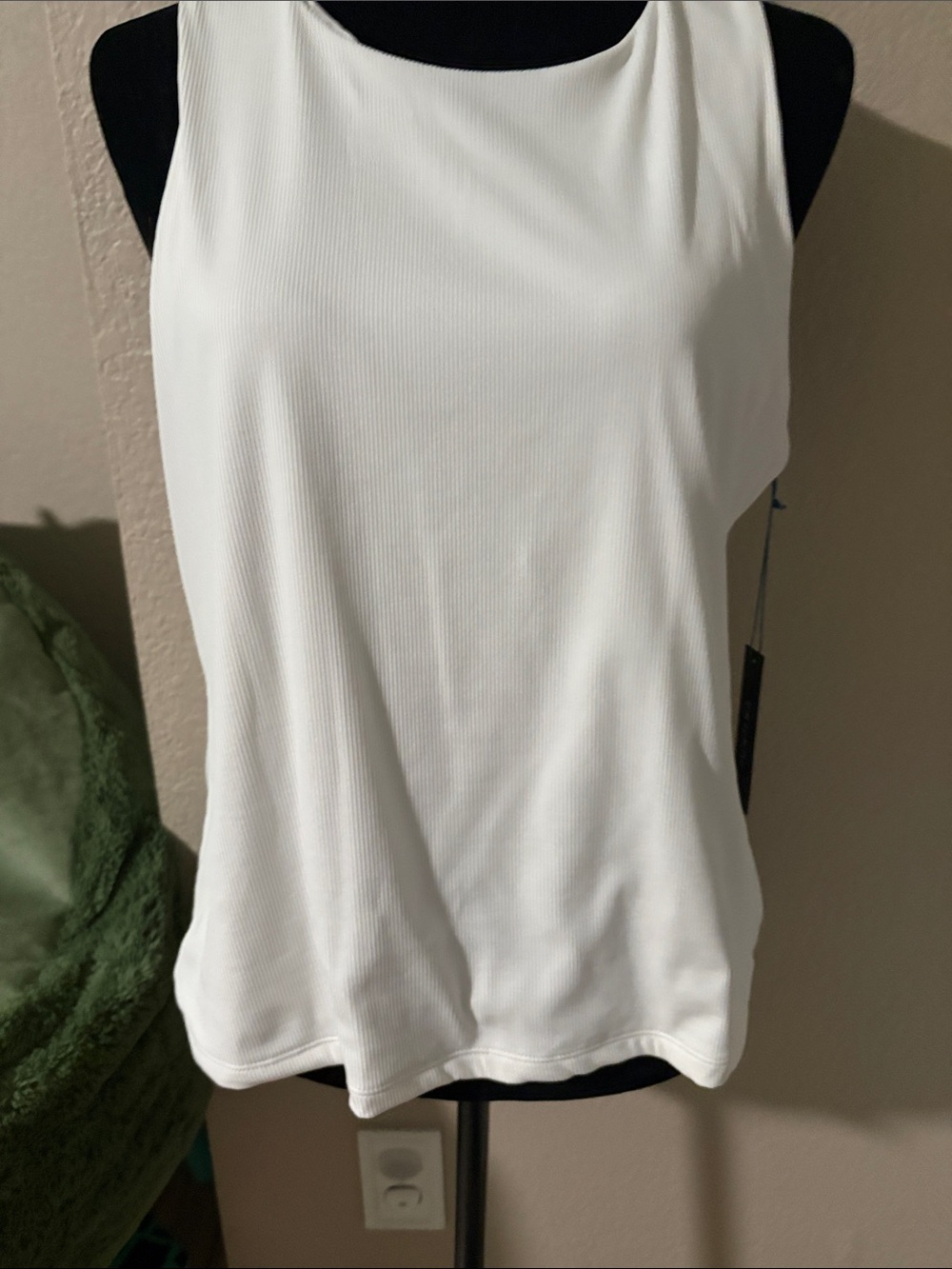 Tahari White Ribbed Sleeveless Tank Top